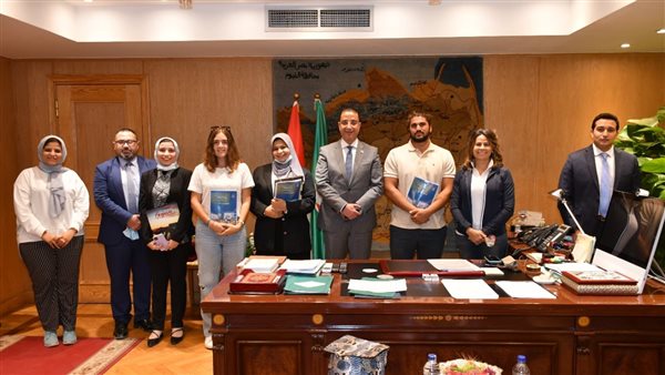 خلال لقاء محافظ الفيوم