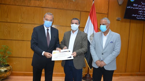 محافظ القليوبية يكرم