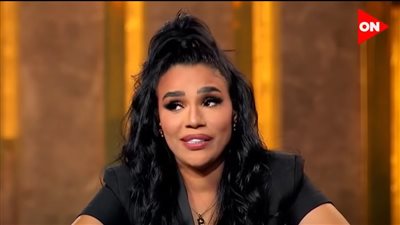 المطربة أمينة لـ جماهير السنغال: يبتليكم بنصيبة