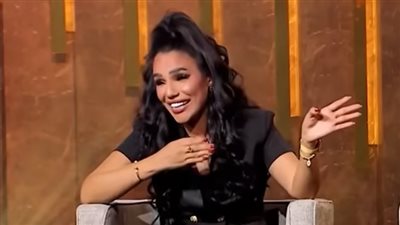 أمينة تكشف اسمها الحقيقي: كنت الصبح وفاء الفخراني وبالليل أمينة