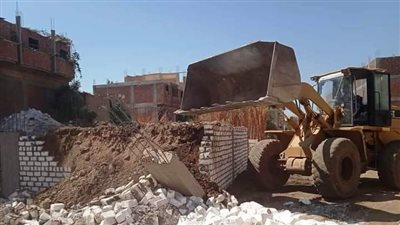 تنفيذًا لـ توجيهات السيسي.. إزالة 25 حالة تعدٍ على الأراضي الزراعية وأملاك الدولة بسوهاج