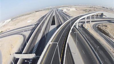 الحكومة: الدولة تسعى إلى التخفيف عن كاهل المواطنين بتحسين شبكة الطرق