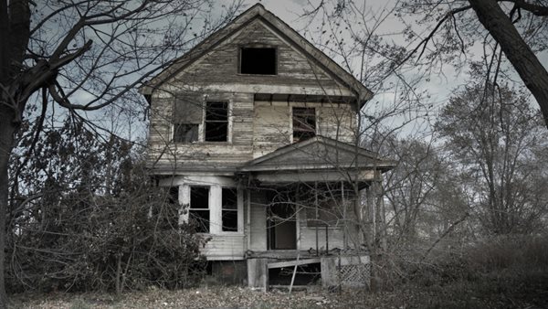 بيوت مسكونة 