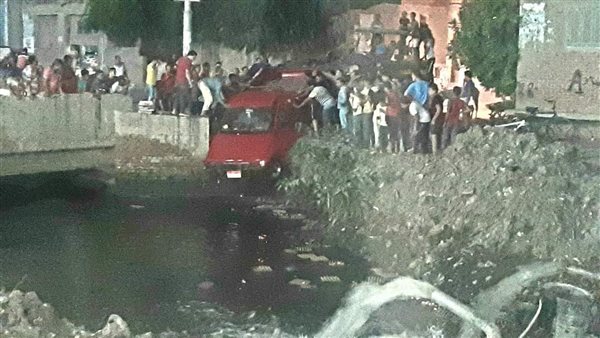 سيارة محملة بالبيض