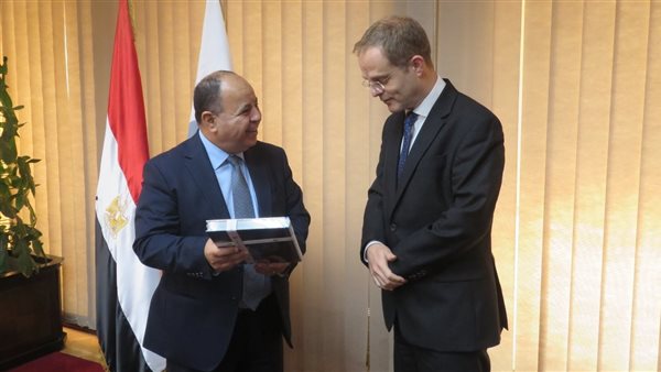 سفير بريطانيا بالقاهرة