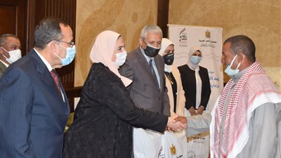 وزيرة التضامن تستعرض إجراءات الوزارة لمد الحماية الاجتماعية لعمال الصيد