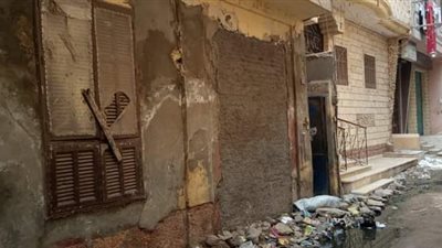 إخلاء عقار يشكل خطورة بنطاق حي غرب المنصورة