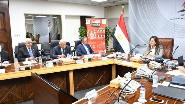 وزيرة التخطيط تلتقي