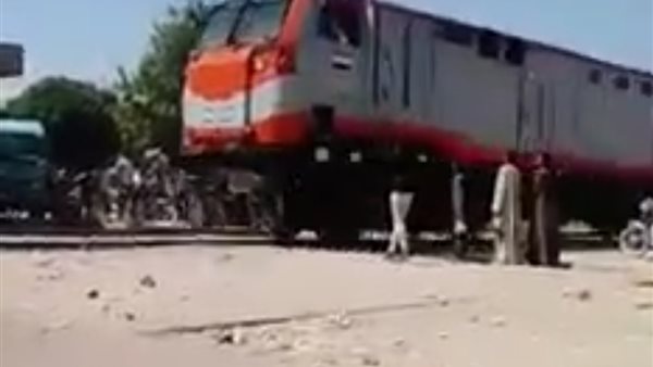 مرور قطار بمزلقان