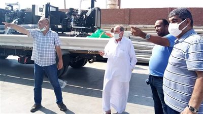 بالجلابية.. رئيس شركة القناة يوجه بتطوير الأثاث والخدمات المقدمة للمواطنين