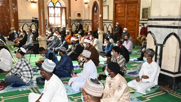 وزير الأوقاف يلتقي