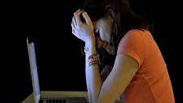 تحرش إلكتروني - ارشيفية