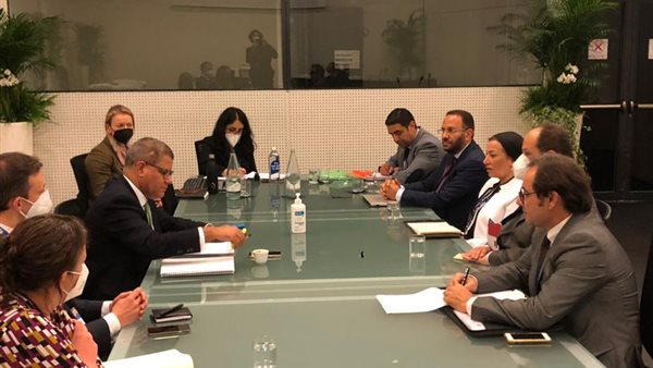 وزيرة البيئة تبحث