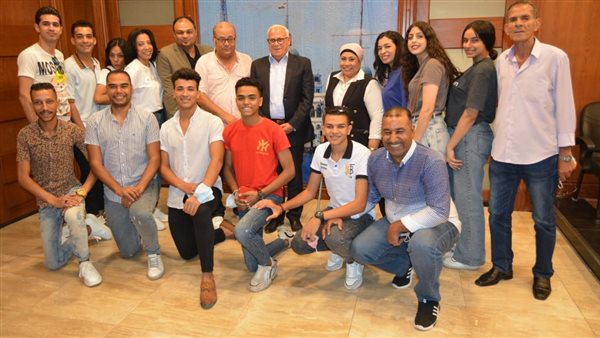 المحافظ يستقبل فرقة