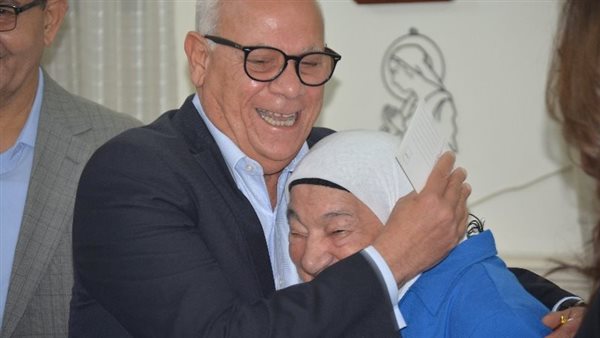 محافظ بورسعيد يكرم