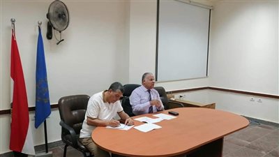 وكيل تعليم أسوان يناقش خطط توزيع وآليات سد العجز بالمناهج 