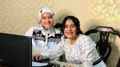 سندس وملك.. قصة طالبتين ابتكرتا معملًا كيمائيًا افتراضيًا وحصدتا جوائز دولية