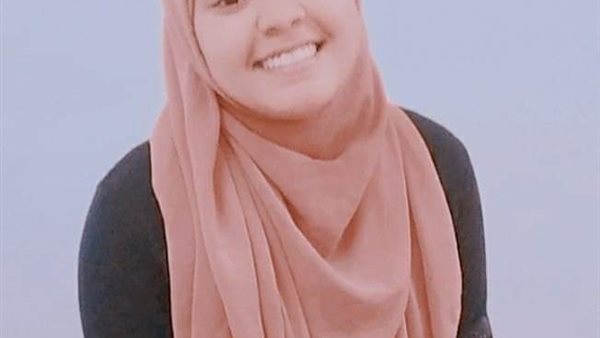 ياسمين شندي طالبة