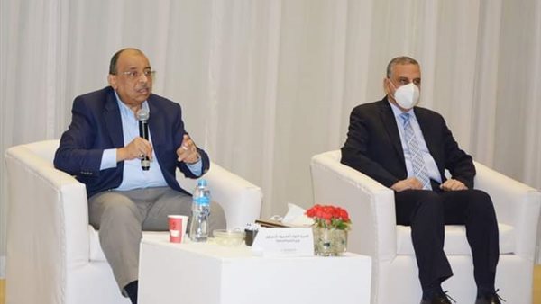 وزير التنمية المحلية