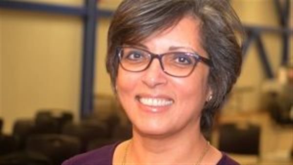 الروائية مي التلمساني