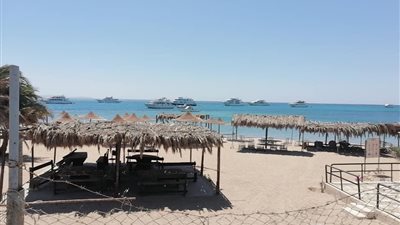 إقبال ضعيف على شواطئ الغردقة تزامنًا مع استعدادات عودة الدراسة