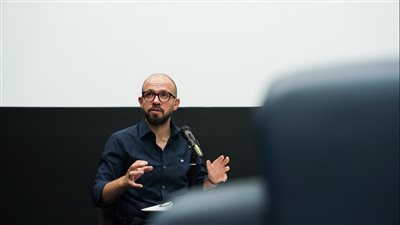 المونتير أحمد حافظ يقدم محاضرة في الجمعية المجرية للسينما والمونتاج