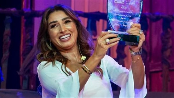 الفنانة روجينا