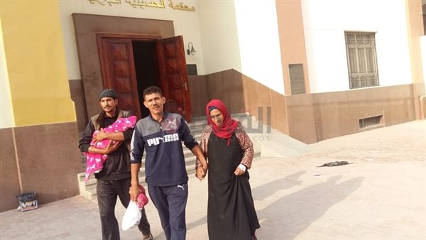 الطفل رفقة والديه