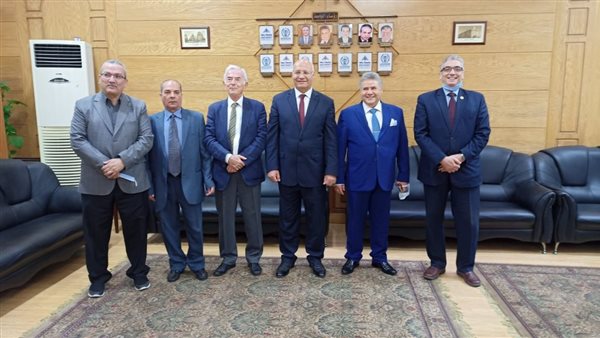 جانب من التهنئة