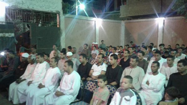 جلسة عرفية بقرية