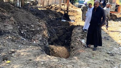 غلق وتشميع 9 محلات بطريق السادات ومنطقة المحمودية.. وإزالة 1200 حالة إشغال بأسوان