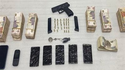 حمل سلاحًا وأتجر في المخدرات.. سقوط أحد العناصر الإجرامية بالسلام