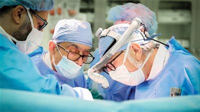 بعد أحكام السجن.. ننشر قائمة الاتهامات بقضية نقل وزراعة الأعضاء المتهم فيها طبيب شهير و7 آخرين