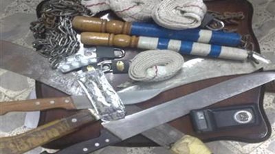 القبض على أحد الأشخاص لترويجه الأسلحة البيضاء عبر فيس بوك بالإسكندرية 