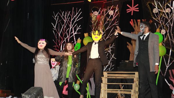 أحدالعروض بمسرح الهواة