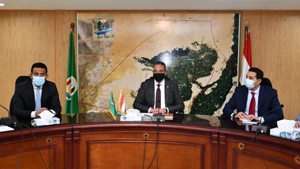 محافظ الفيوم يعقد