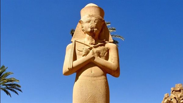 أكبر تمثال بمعابد