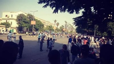 الأمن يتعامل مع بلاغ جديد بوجود جسم غريب أمام جامعة القاهرة