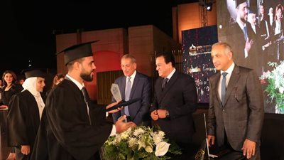 وزير التعليم العالي يشهد احتفال جامعة النهضة بتخريج دفعة جديدة من طلابها 