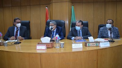 محافظ المنيا يناقش مع وفد التنمية المحلية والبنك الدولي خطة عمل برنامج تنمية الصعيد