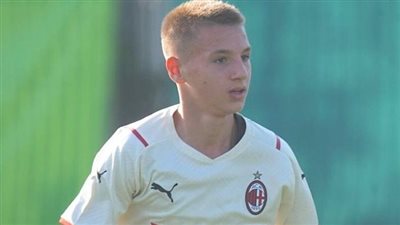 سجل قرابة الـ 500 هدف في 87 مباراة.. تعرف على طفل ميلان المعجزة 