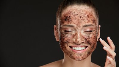 بطريقة سريعة.. ماسك القهوة لتفتيح البشرة