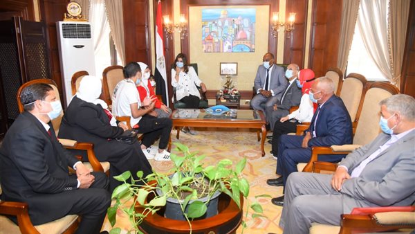 السفيرة نبيلة مكرم