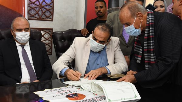 محافظ قنا خلال عقد