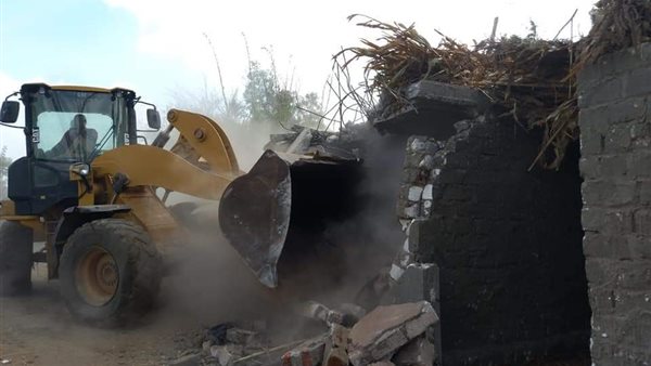 إزالة 40 حالة تعدي