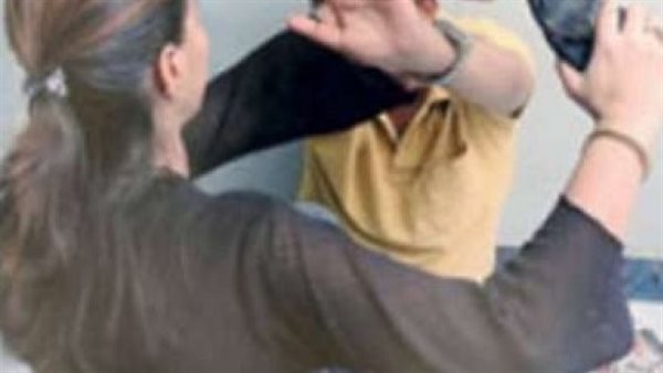 زوجة تضرب زوجها