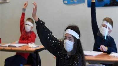 الصحة البريطانية: 100 ألف طفل أصيبوا بكورونا في المدرسة خلال الأسبوع الماضي