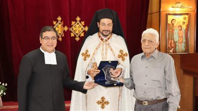 النائب البطريركي الكاثوليكي يزور مدرسة الفرير 