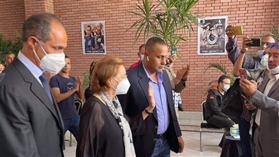 سوزان وجمال وعلاء مبارك يزورون ضريح الرئيس الراحل بمناسبة ذكرى نصر أكتوبر | صور