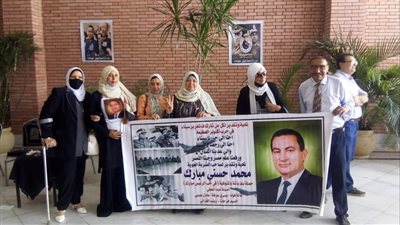 وفد من أهالي المنوفية يزور ضريح مبارك تزامنًا مع احتفالات أكتوبر | صور 